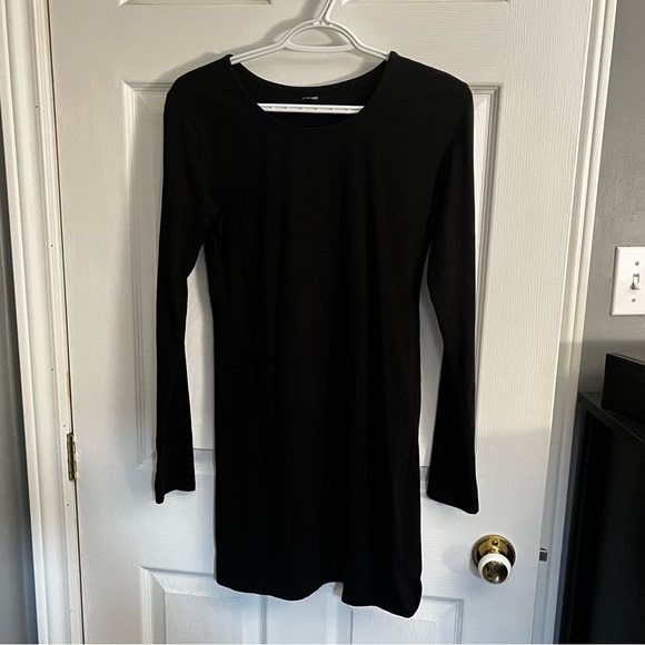 Ardene’s Basic Collection Long Sleeve Plain Black Dress - Picture 1 of 3